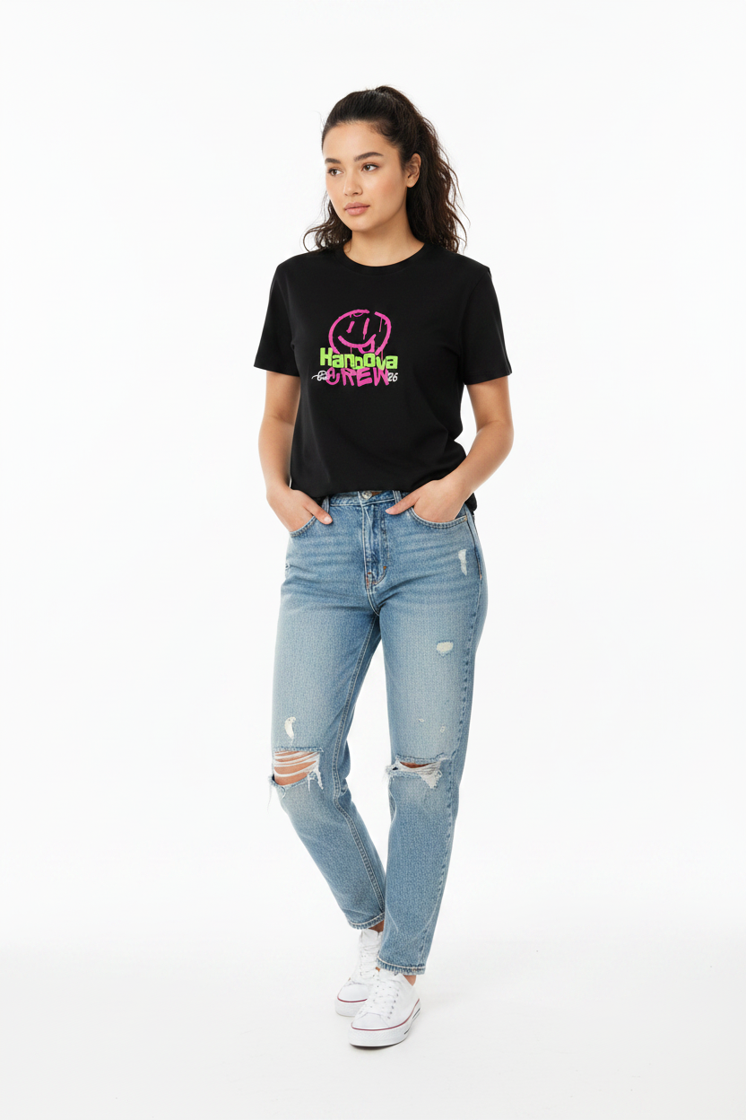 Woman wearing Handova Crew black t-shirt